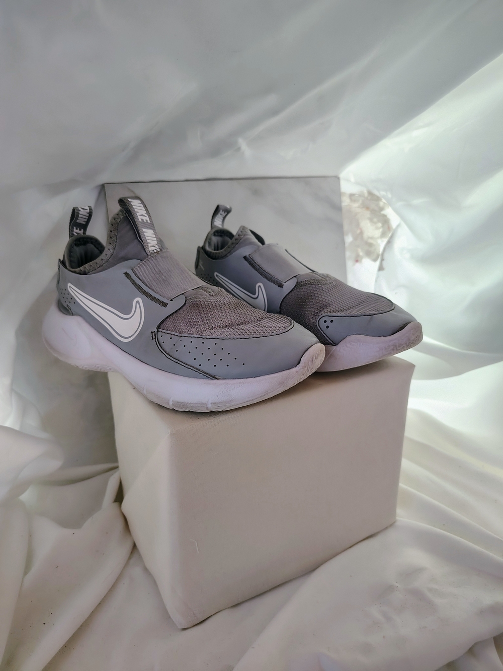 Men's Athletic Sneaker in Light Gray - Stylish Everyday Comfort